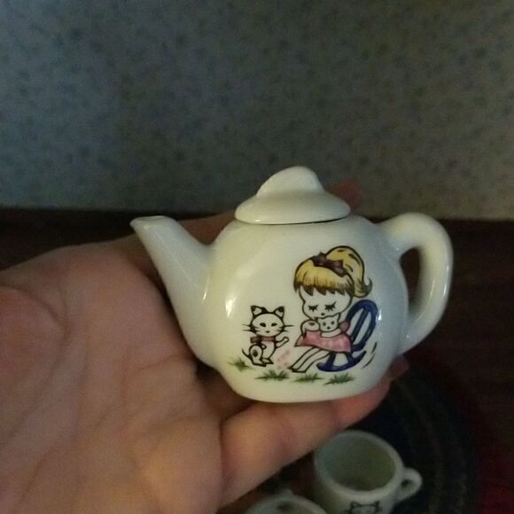 VTG 50’s Child’s Ceramic Tea Set, Cute Girl & Kitten Design - Picture 5 of 10